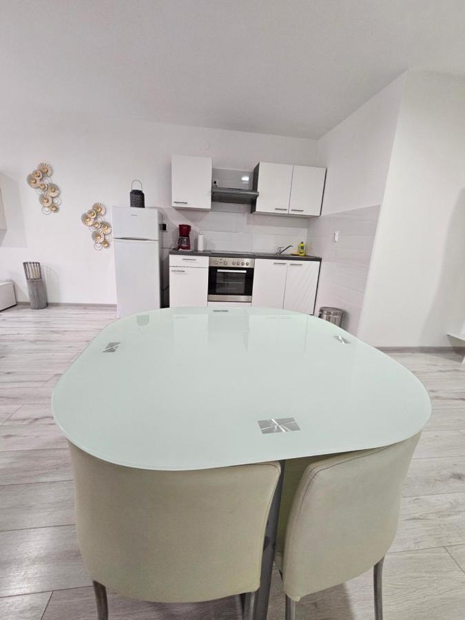 Apartment Aria Vinkovci Exteriör bild